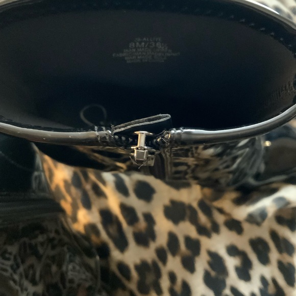 Jessica Simpson Lyren Bootie - Picture 7 of 10